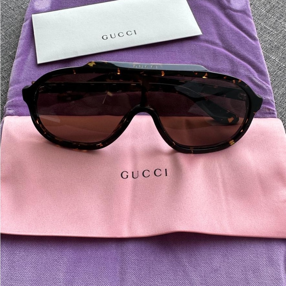 SOLD! Gucci Mens Sunglasses